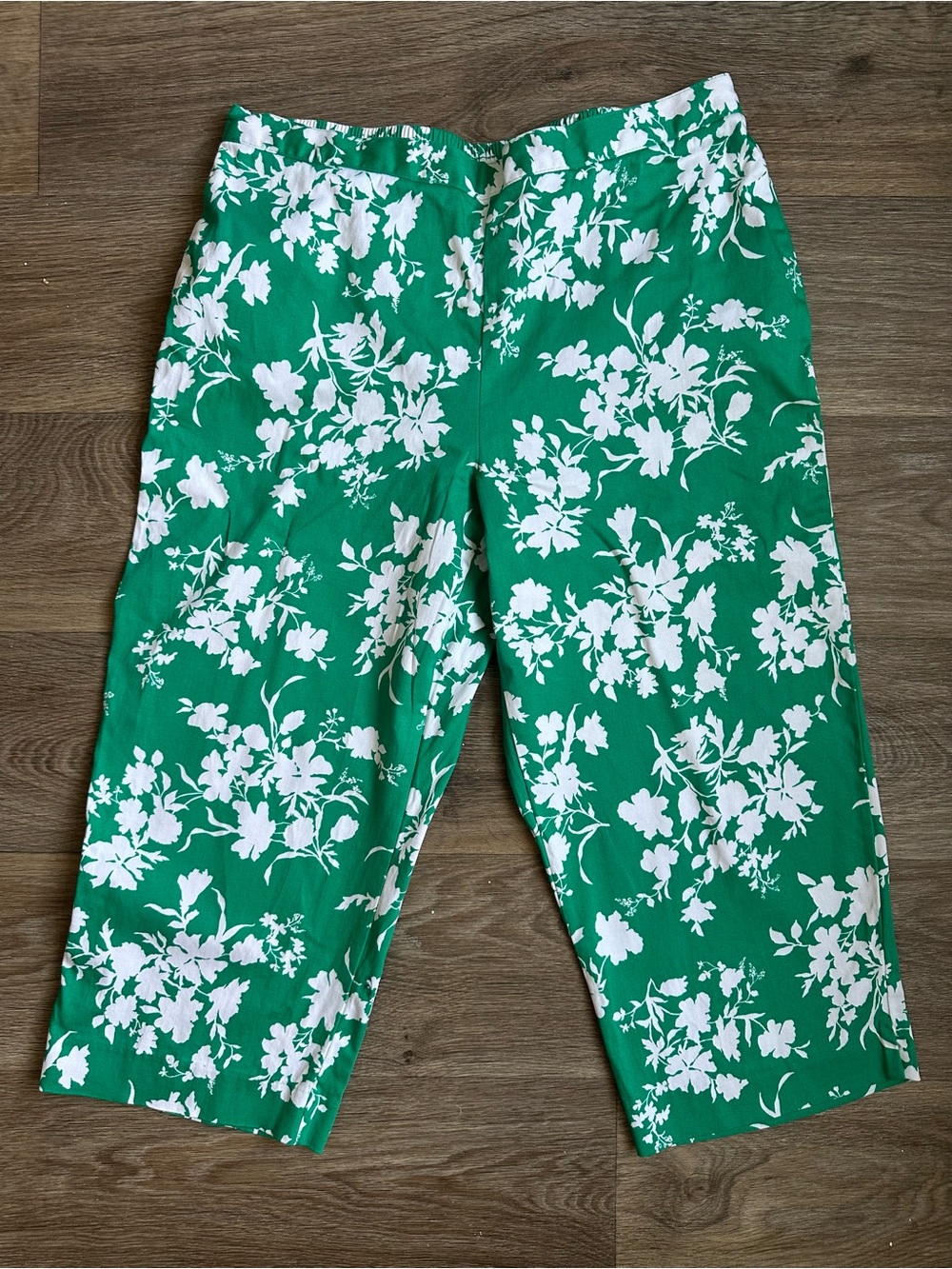 Alfred‎ Dunner Floral Cropped Pants Size 10 Green White Pull On Capri High Rise
